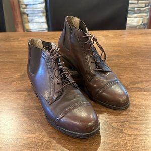 Ariat Dark Brown Women’s leather Chukka lace up Size 9